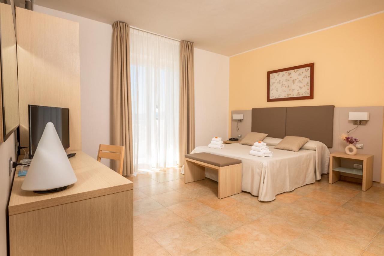 Hotel Degli Aranci Vieste Bagian luar foto