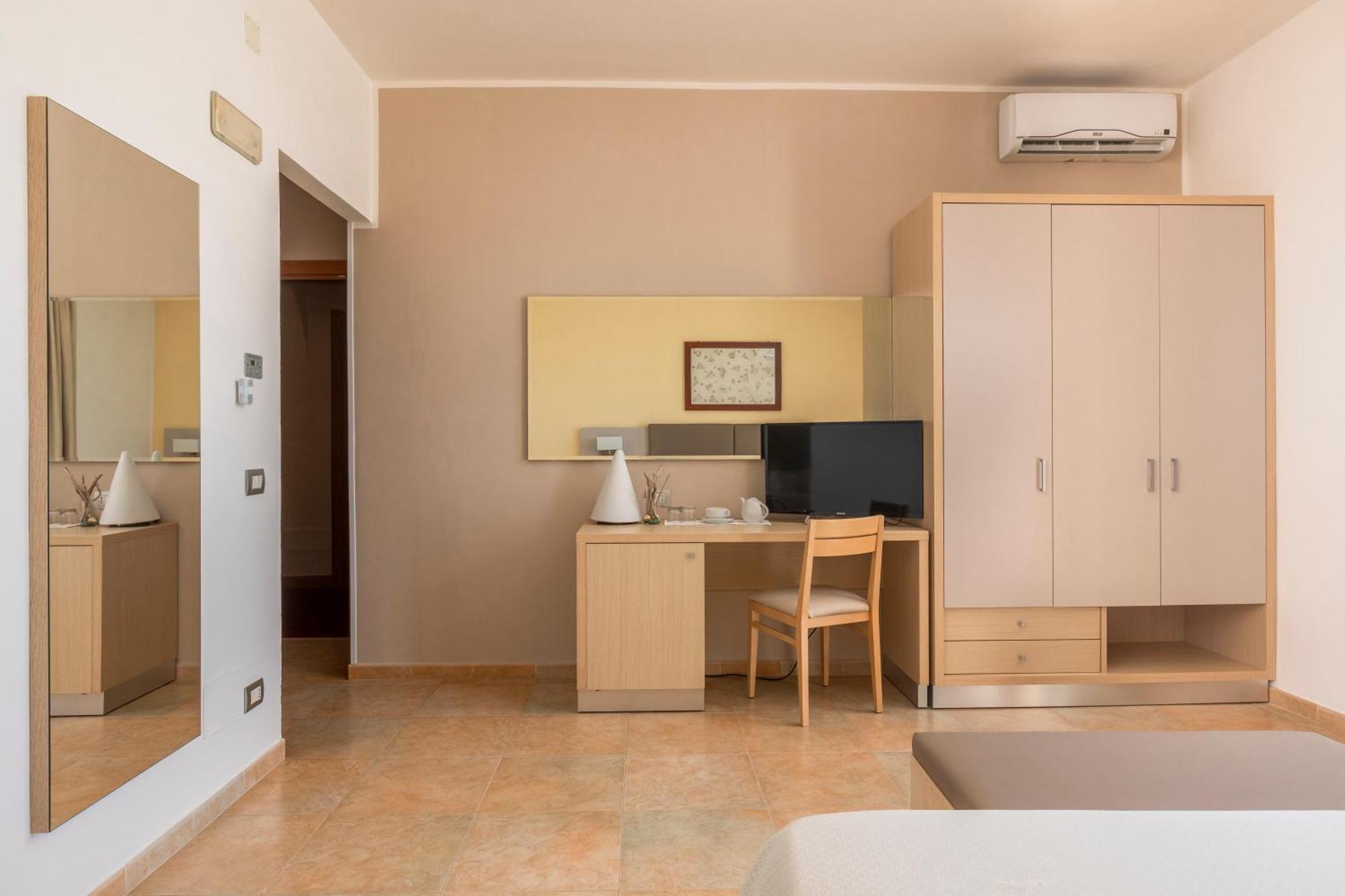Hotel Degli Aranci Vieste Bagian luar foto