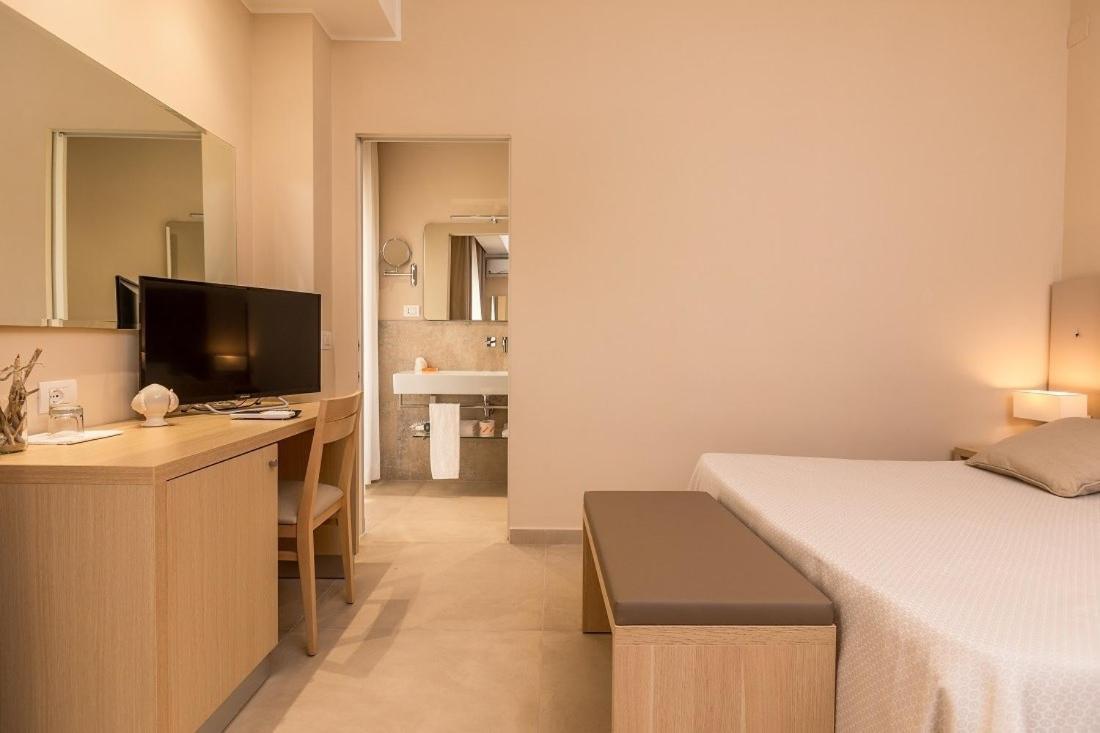 Hotel Degli Aranci Vieste Bagian luar foto