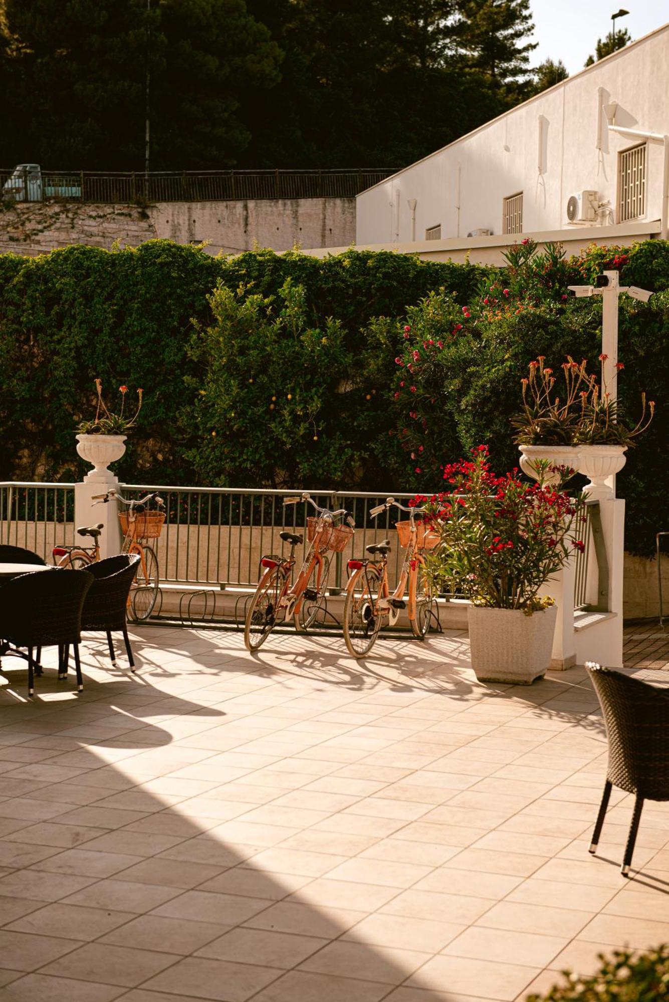 Hotel Degli Aranci Vieste Bagian luar foto